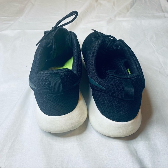 Men’s Nike Roshe One Running Shoe/Size 8.5 Neon Green Interior - Picture 3 of 9